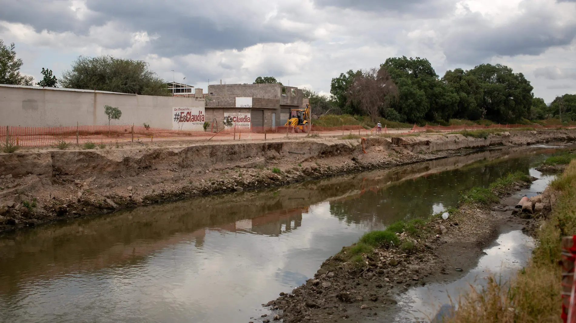 basura en canales de Soledad (1)